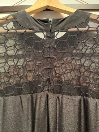 Mono negro con tul en la parte superior de Uterqüe