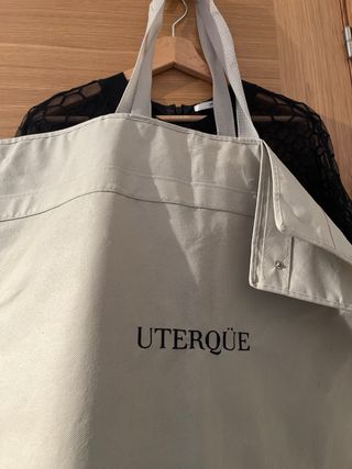 Mono negro con tul en la parte superior de Uterqüe