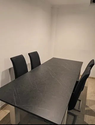 Mesa y 4 Sillas Comedor