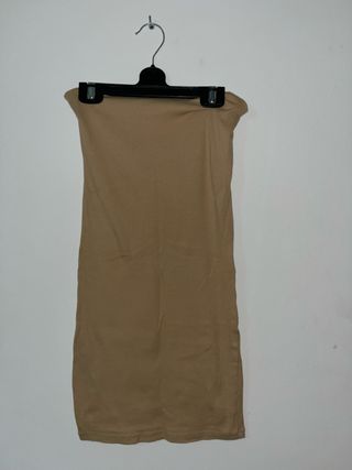 Vestido sin tirantes beige