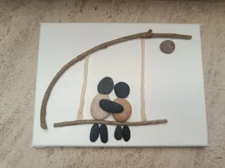 Cuadro de piedras: Pareja en columpio