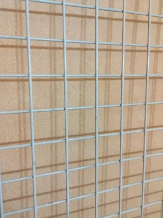 2 Rejillas Expositoras+ pinchos y ganchos