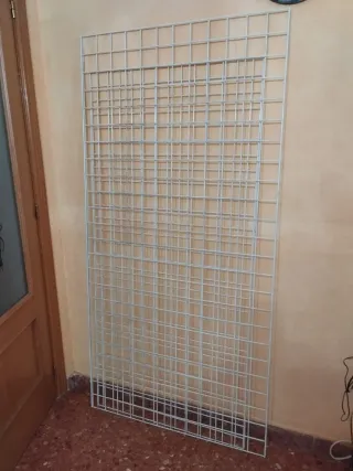 2 Rejillas Expositoras+ pinchos y ganchos