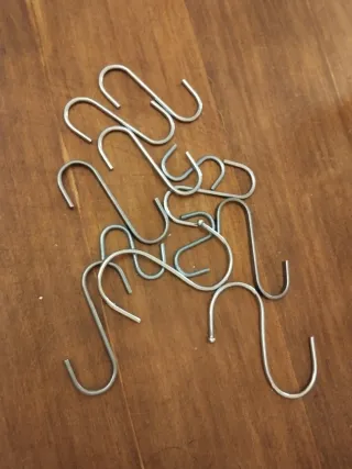 2 Rejillas Expositoras+ pinchos y ganchos