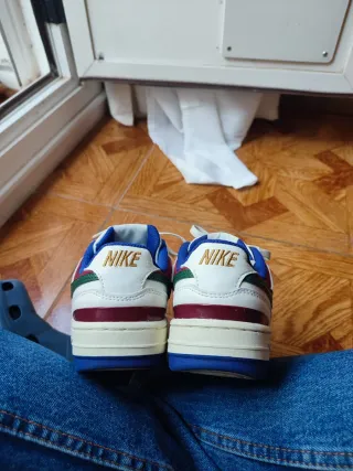 Nike Bambas Blancas, con colores talla 36'5. Nueva