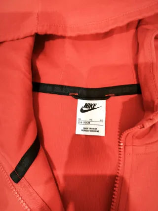 Sudadera Nike Tech Fleece Roja. T-XL Junior