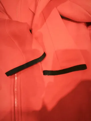 Sudadera Nike Tech Fleece Roja. T-XL Junior