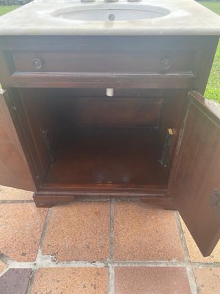 Mueble baño madera estilo antiguo con lavabo