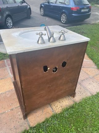 Mueble baño madera estilo antiguo con lavabo