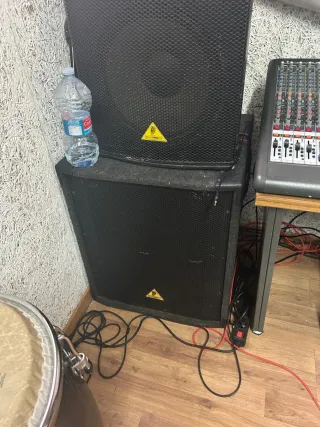 Pareja Subgraves Behringer Negro de 800 varios