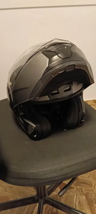 Casco modular. Marca LS2