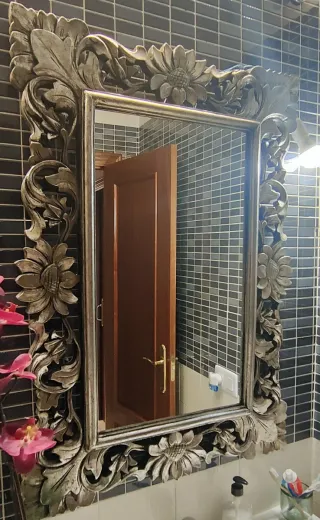 Specchio da Parete in Legno Intagliato