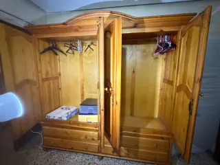 Armario ropero de madera