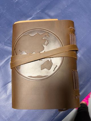 Diario de piel con bolígrafo