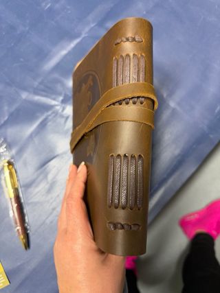 Diario de piel con bolígrafo