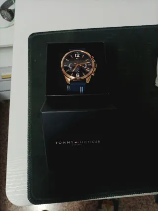 Reloj Tommy Hilfiger Decker Azul y Dorado