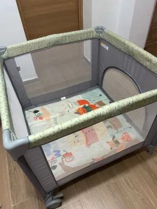 Parque infantil con estampado de animales