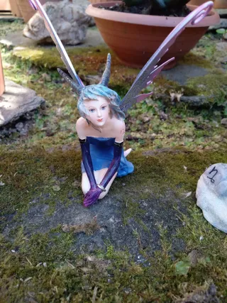 Statue fata segno Capricorno,la nera 18 la blu 13€