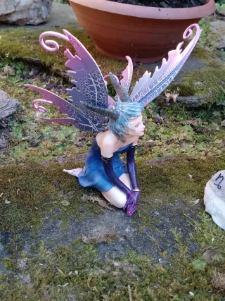 Statue fata segno Capricorno,la nera 18 la blu 13€