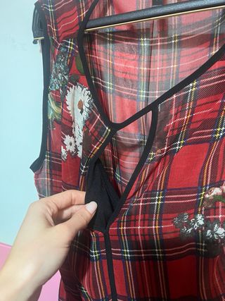 Vestido de cuadros rojo con flores Fresquito