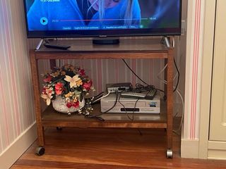 Mesa de TV con ruedas