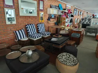 Espejos de pared varios tamaños , colchones ect.