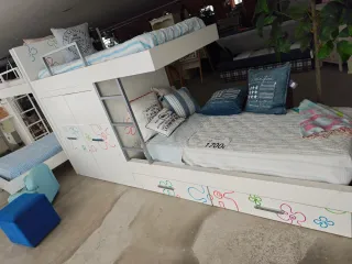 Espejos de pared varios tamaños , colchones ect.