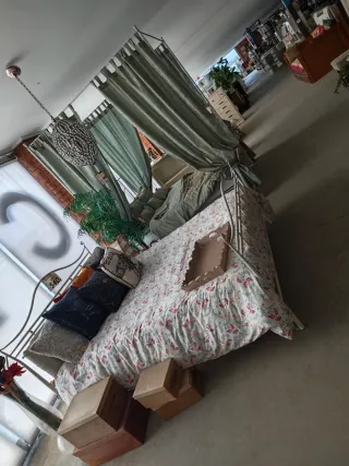 Espejos de pared varios tamaños , colchones ect.