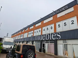 Espejos de pared varios tamaños , colchones ect.