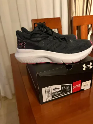 Zapatillas Under Armour Negras y Rosas