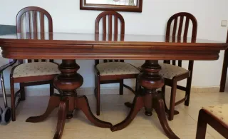 Comedor completo y extensible de madera noble