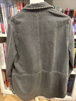 Chaqueta Zara con pedrería Talla XS. Talla amplio