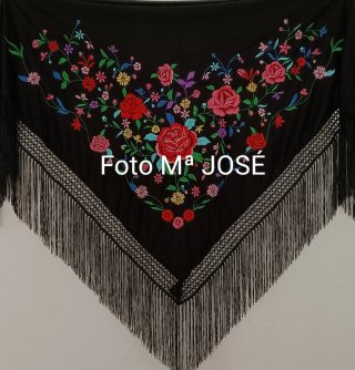Mantón grande negro bordado de colores