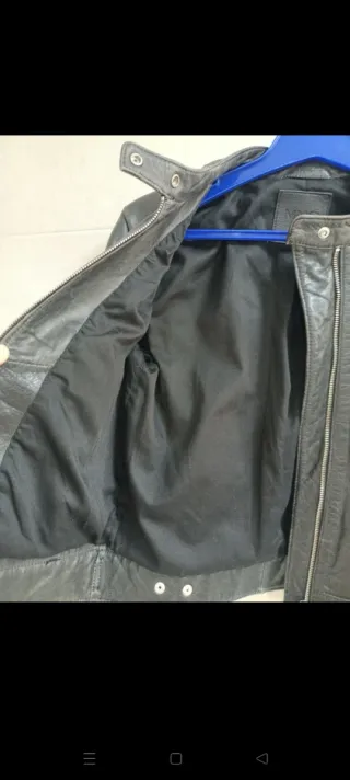 Chaqueta de piel negra