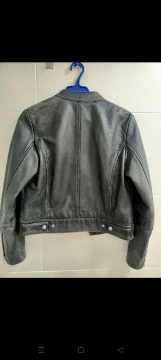 Chaqueta de piel negra