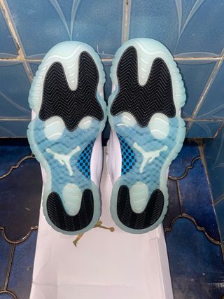 Jordan 11 Blanco y Azul