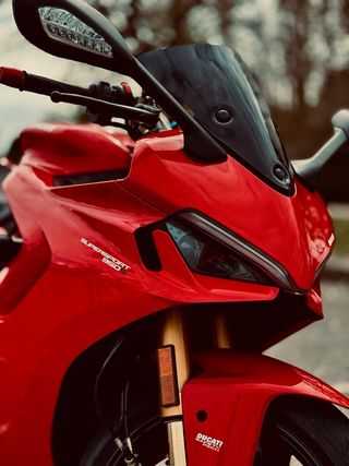 Ducati Supersport 950S año 2022, 11.000 km
