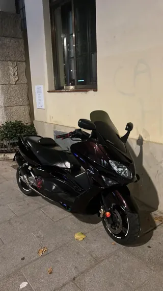 Maxi Scooter Negra