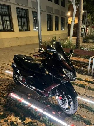 Maxi Scooter Negra
