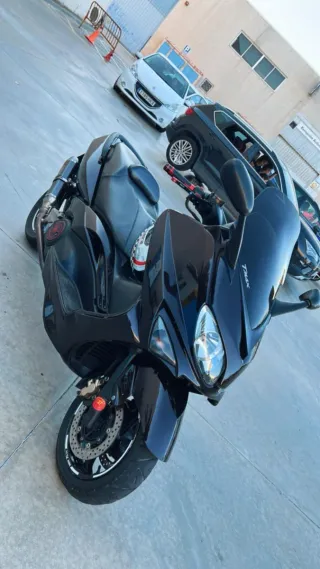 Maxi Scooter Negra