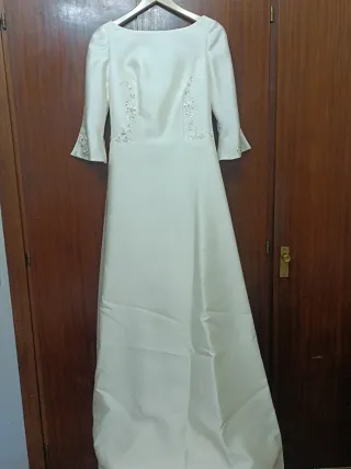 Vestido de Novia Beige. Incluye cancan y velo