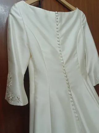Vestido de Novia Beige. Incluye cancan y velo