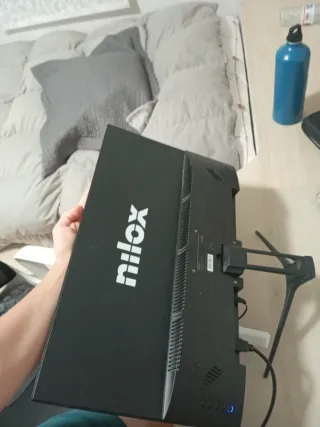 Monitor Nilox Roto para Reparar