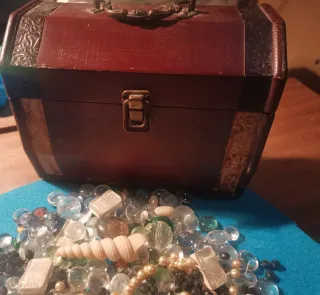 Lote Cuentas Joyería + Baúl Antiguo