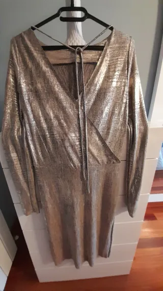 Vestido metalizado dorado y plateado