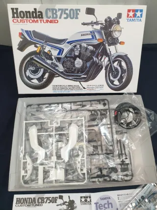 Maqueta Tamiya Honda CB750F Custom Tuned