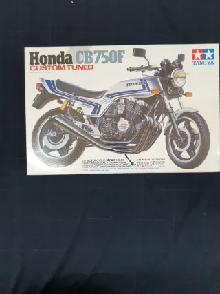 Maqueta Tamiya Honda CB750F Custom Tuned