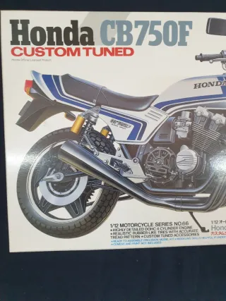 Maqueta Tamiya Honda CB750F Custom Tuned