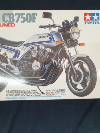 Maqueta Tamiya Honda CB750F Custom Tuned