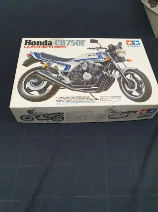 Maqueta Tamiya Honda CB750F Custom Tuned